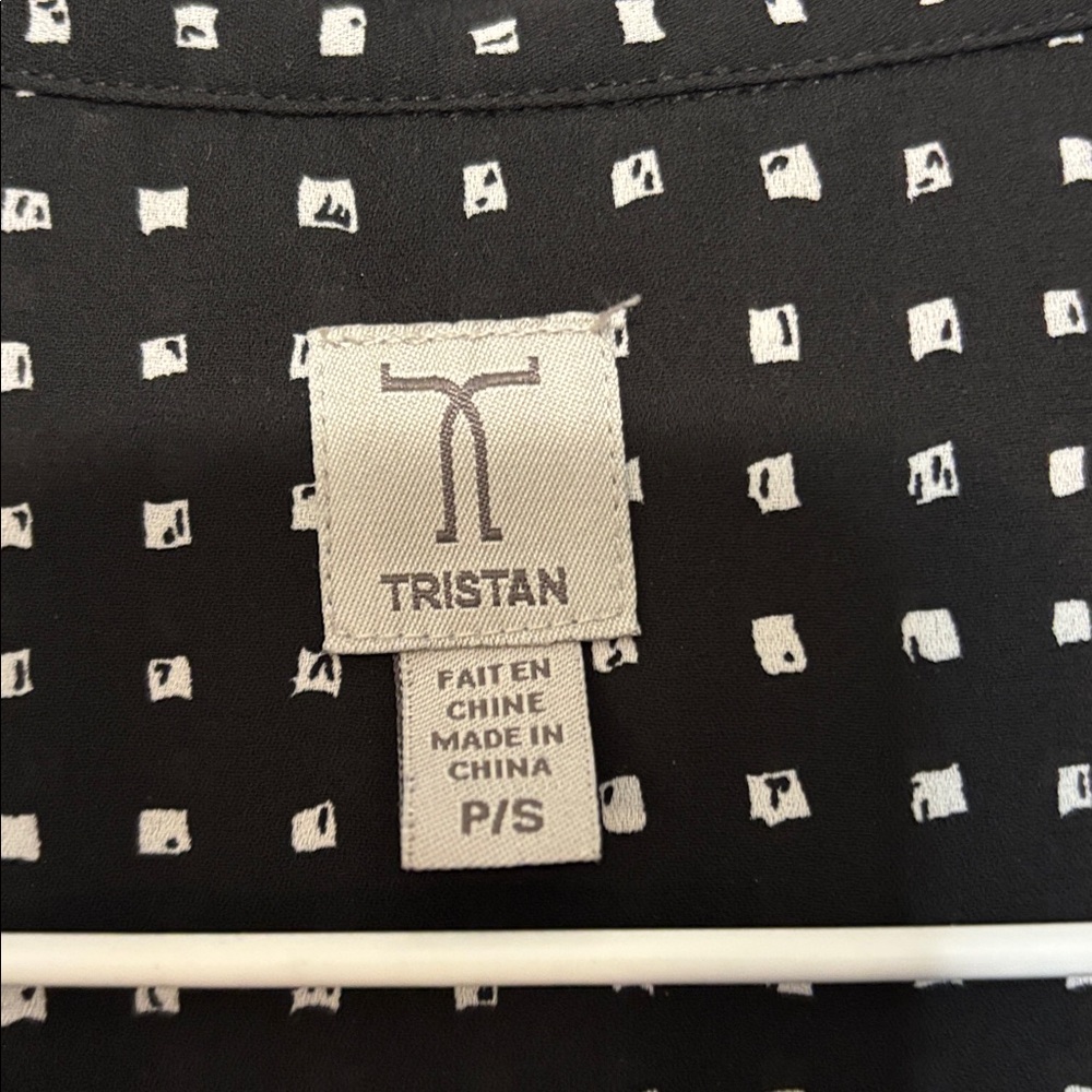 Tristan Black Button-Front Printed Sleeveless Shirt - Picture 3 of 9
